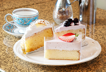 自家製ケーキ ¥399 （旬の県内産果実を使用）