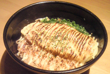 あぶりオムライス丼 ¥700（地卵使用）