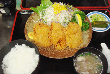 ヒレカツ定食 1,100円：群馬県産豚ひれ肉・サラダ・おしんこ、群馬県産野菜使用