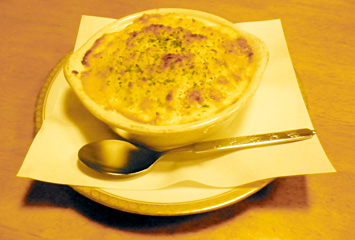 あつあつグラタン：¥700（群馬県産・牛乳　じゃがいも・玉ねぎ・きのこ）