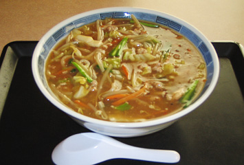 あんかけもやしそば ¥600:麦豚ひき肉、いか、もやし、にらなど、野菜たっぶりラーメンです。