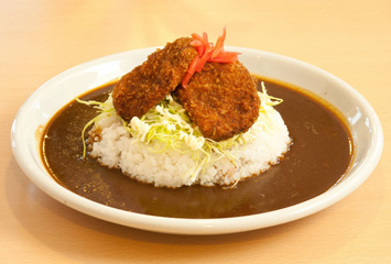 ソースカツカレー ¥900 （県産豚使用）