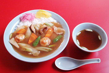 中華丼 ¥730：県産豚肉・自家栽培米・野菜自家　　　　　　　　　　　　　