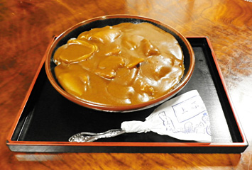 カレーライス ¥650：そば屋のカレーライスです。