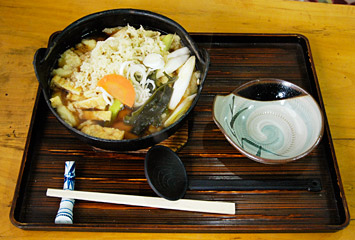 すいとん (1,000円)：群馬県産うどん粉使用、手打、出汁は本鰹節から丁寧にとっています