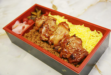 鳥めし ¥630：イベント用（地元産こしひかり米使用）