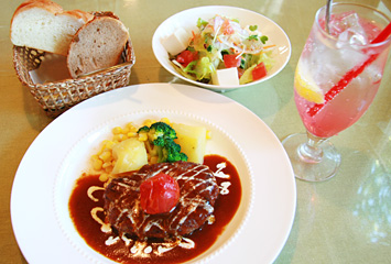 アレンジハンバーグランチセット 1,000円〜（赤城牛と県内産麦豚のブレンドハンバーグ／ハンバーグ単品：850円）