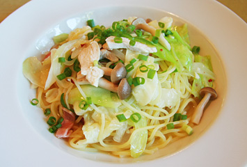 県内産チキンと野菜いっぱいのペペロンチーノ 960円