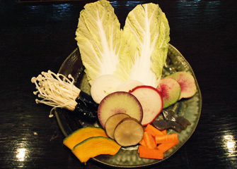 いろいろな野菜の取り合わせ鉄板焼：旬の時期の採れたいろいろな野菜を鉄板で調理します。