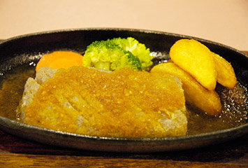 コンニャクステーキ 630円：群馬県産こんにゃく芋から作った自家製こんにゃく