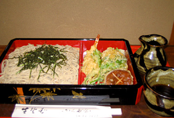 天ざるうどん・そば:1,100円(下仁田産の野菜の活用)