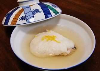 甘鯛の大和蒸し　￥840／甘鯛にかけた大泉産大和芋のふんわりやさしい口当たりが特徴