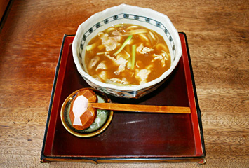 カレーうどん・そば ¥788（県産豚肉、県産ネギを使用しています。）