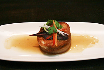 大根 フォアグラのステーキ ¥1,500/群馬県産の大根を使用