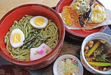 パンダうどん(笹切りうどん)